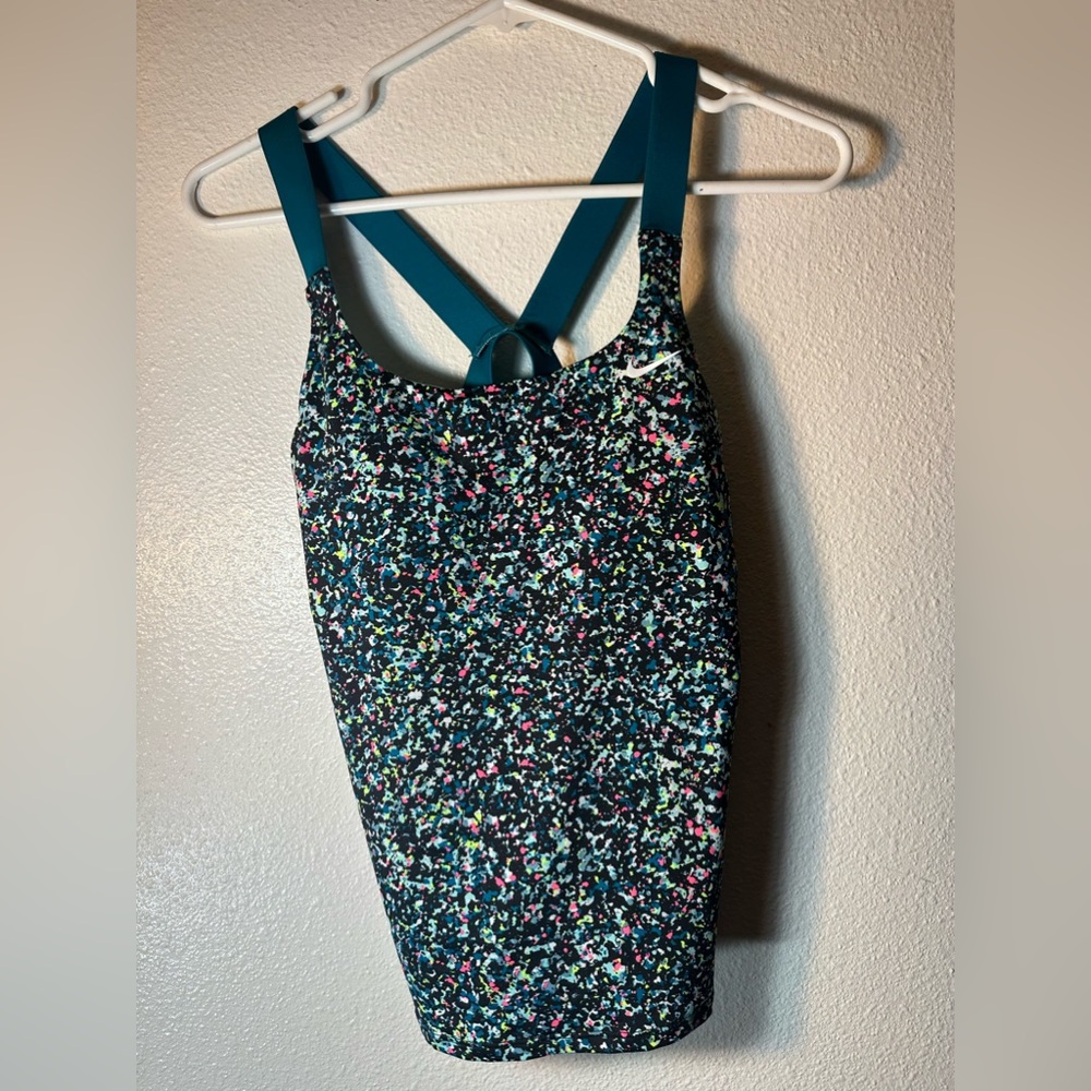 Nike Women's Printed V-Back Tankini
Top Size s - Picture 9 of 11